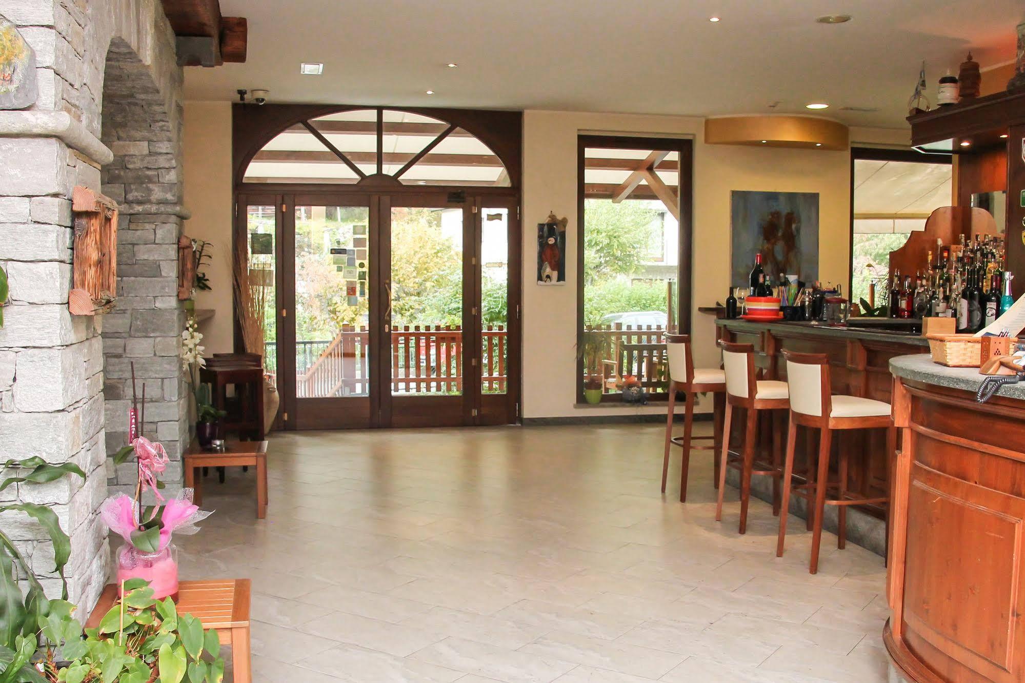 Crabun Hotel Pont-Saint-Martin Exterior foto