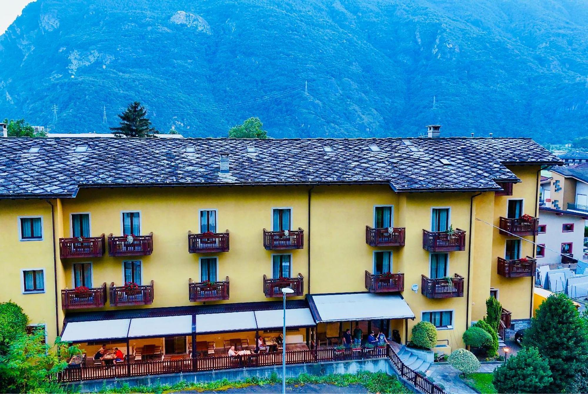 Crabun Hotel Pont-Saint-Martin Exterior foto